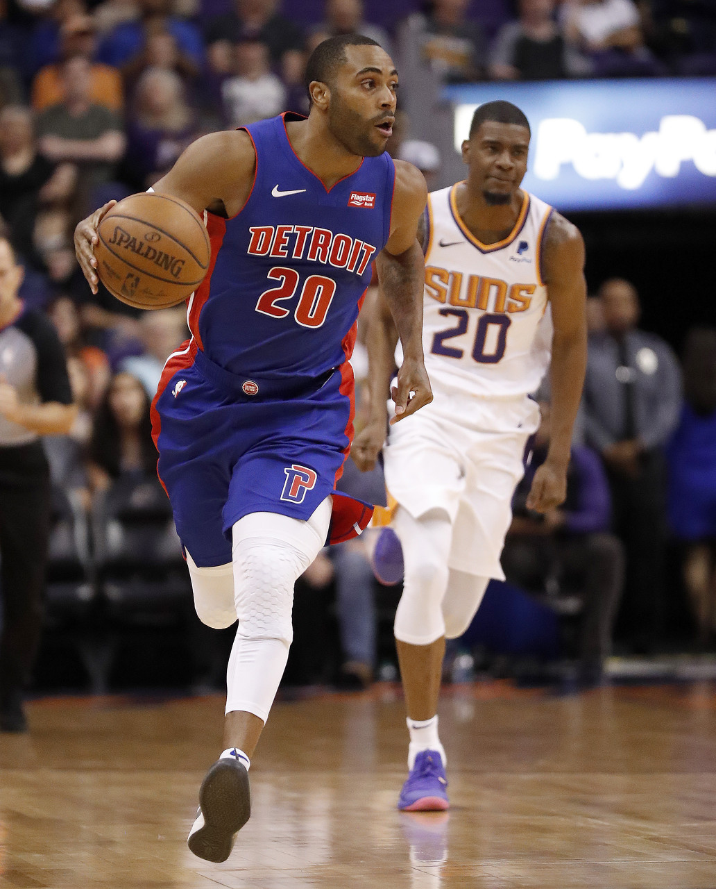 包括6名试 包括6名试